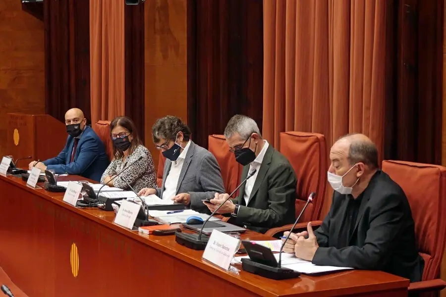 Comisi&oacute;n de control de la CCMA, con la vicepresidenta N&uacute;ria Llorach, el dtor.De TVC Vicent Sanchis y el de Catalunya R&agrave;dio Sa&uuml;l Gordillo