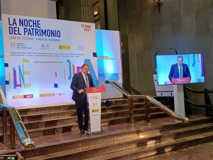 El presidente del Grupo de Ciudades Patrimonio de la Humanidad y alcalde de M&eacute;rida, Antonio Rodr&iacute;guez Osuna, en la presentaci&oacute;n de la Noche del Patrimonio. 