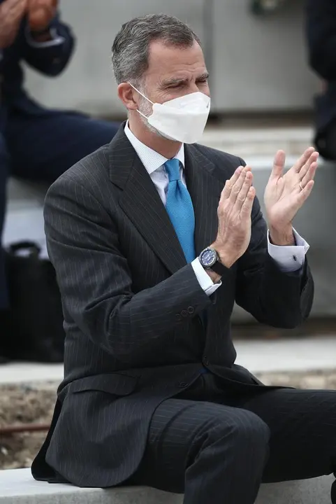 Archivo - El Rey Felipe VI, aplaude durante la inauguraci&oacute;n del nuevo campus de Airbus, a 15 de abril de 2021, en Getafe, Madrid, (Espa&ntilde;a)