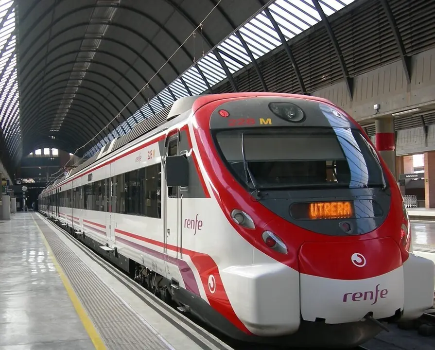 Archivo - Tren Civia en la estaci&oacute;n de Santa Justa