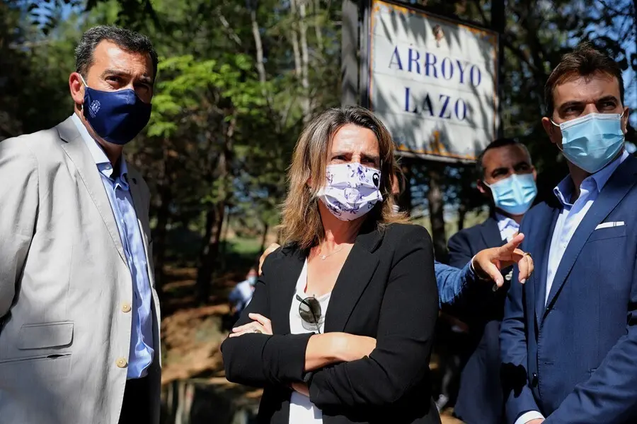 La ministra para la Transici&oacute;n Ecol&oacute;gica, Teresa Ribera, en su visita al toledano barrio de Azucaica tras las tormentas