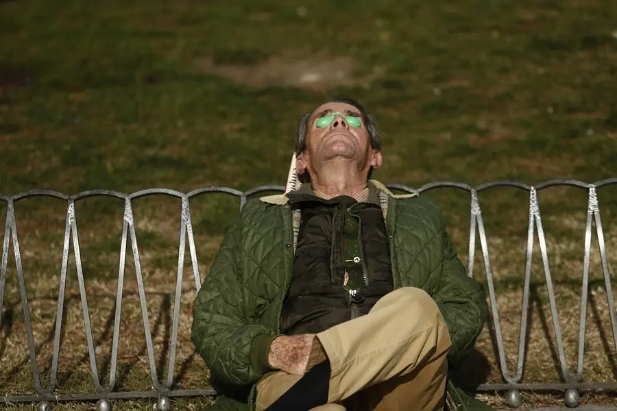 Archivo - Descanso, descansando, descansar, relax, relajaci&oacute;n, estr&eacute;s, tomando el sol, 