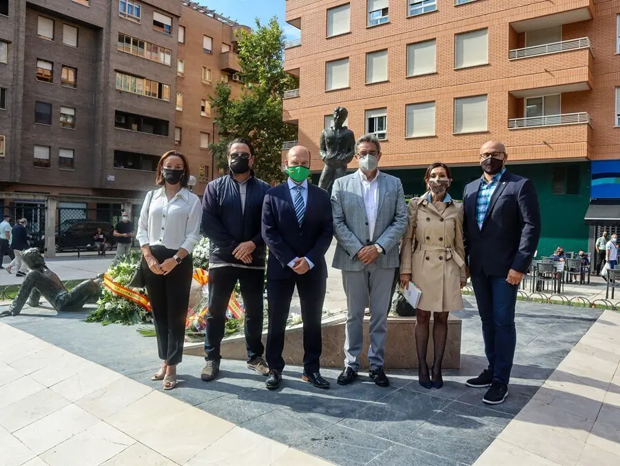 Representantes de VOX en la manifestaci&oacute;n en favor de las v&iacute;ctimas del terrorismo, organizada por la AVT.