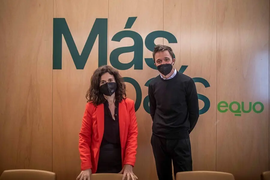 Archivo - La coordinadora general de M&aacute;s Pa&iacute;s Andaluc&iacute;a y coportavoz federal de la formaci&oacute;n, Esperanza G&oacute;mez, junto a &Iacute;&ntilde;igo Errej&oacute;n.