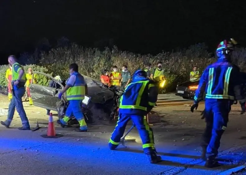 Muere En San Mart&iacute;n De La Vega Un Hombre De Unos 30 A&ntilde;os Tras Estrellar Frontalmente Su Turismo En Una Rotonda