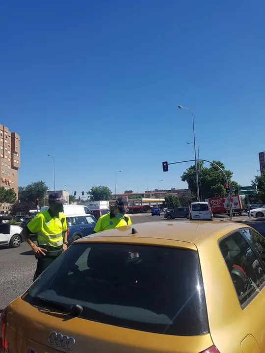 Archivo - Agentes de movilidad en Plaza El&iacute;ptica