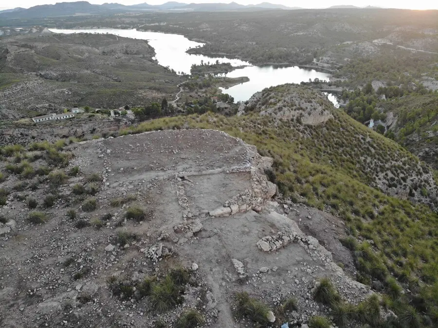 Investigadores de la UA descubren un gran almac&eacute;n en el yacimiento protohist&oacute;rico de Los Almadenes