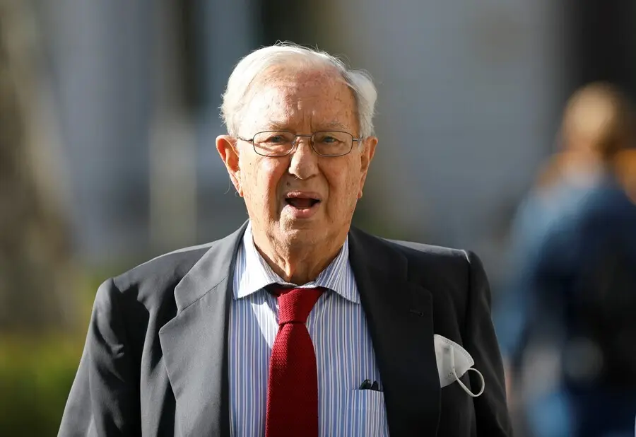 El ex embajador de Espa&ntilde;a en Venezuela Ra&uacute;l Morodo a su llegada a la Audiencia Nacional para declarar como imputado por el dinero que &eacute;l y su entorno habr&iacute;an recibido de la petrolera venezolana PDVSA, a 20 de septiembre de 2021, en Madrid, (Espa&ntilde;a). Los i