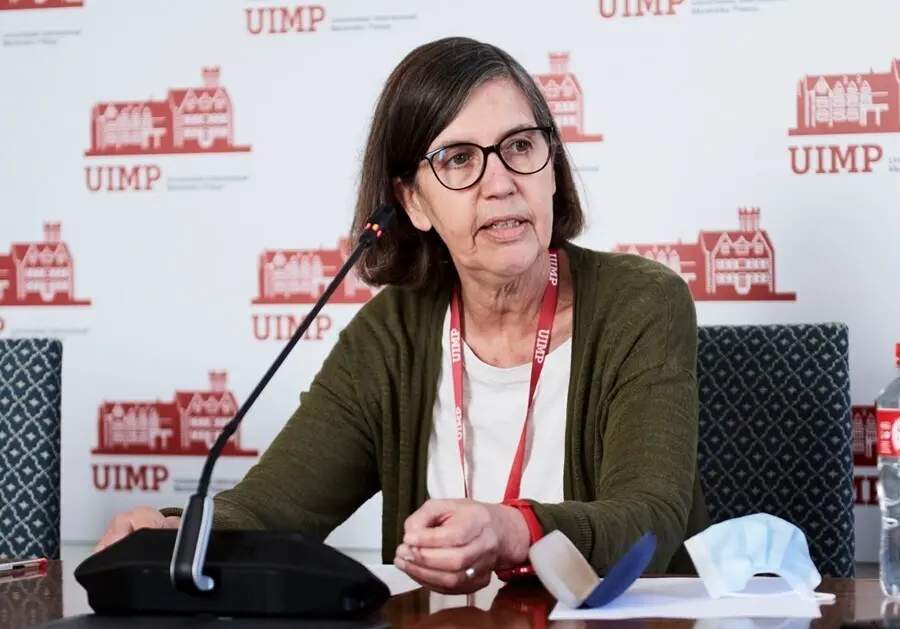 Archivo - La rectora de la UIMP. Mar&iacute;a Luz Mor&aacute;n, en rueda de prensa en Santander