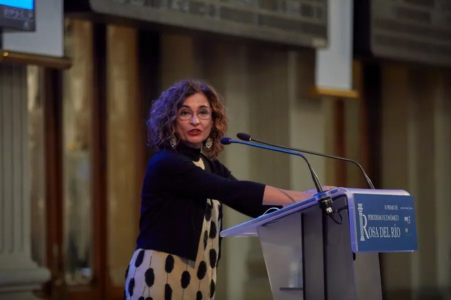 La ministra de Hacienda y Funci&oacute;n P&uacute;blica, Mar&iacute;a Jes&uacute;s Montero, interviene en la entrega del IV Premio de Periodismo Econ&oacute;mico Rosa del R&iacute;o, a 20 de septiembre de 2021, en Madrid, (Espa&ntilde;a). 