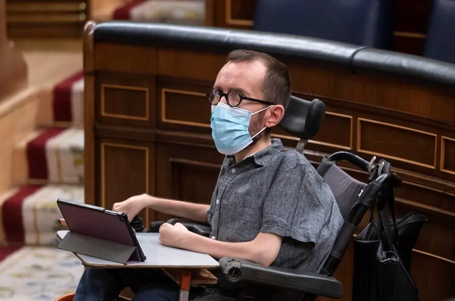 El portavoz de Unidas Podemos en el Congreso, Pablo Echenique, durante una sesi&oacute;n plenaria en el Congreso de los Diputados, a 13 de septiembre de 2021, en Madrid (Espa&ntilde;a). 