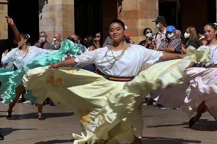 "D&iacute;a de Am&eacute;rica en Asturias", dentro de las fiestas de San Mateo de Oviedo.EFE