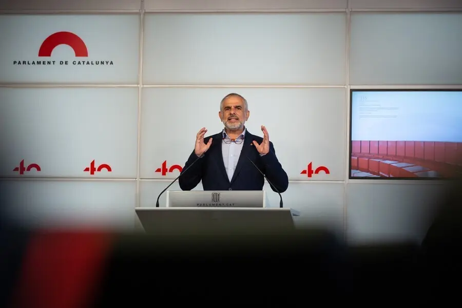 Imagen de archivo - El l&iacute;der de Cs en Catalunya, Carlos Carrizosa, responde a los medios tras una reuni&oacute;n con la entidad Societat Civil Catalana, en el Parlament de Catalunya, en Barcelona, Catalunya (Espa&ntilde;a), a 16 de marzo de 2021. 