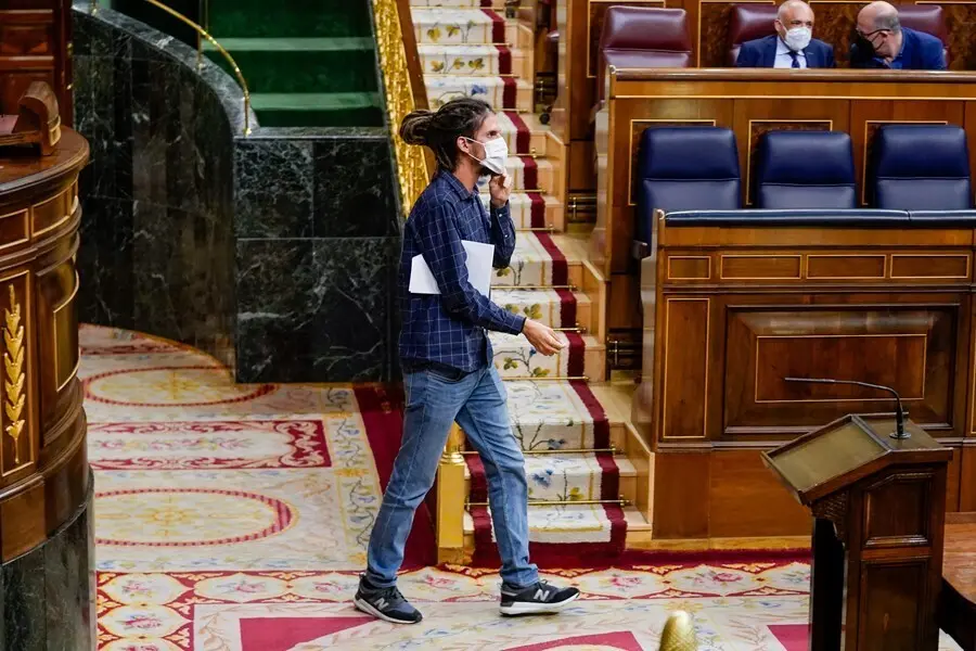 Archivo - El secretario de Organizaci&oacute;n de Podemos y diputado de Unidas Podemos en el Congreso, Alberto Rodr&iacute;guez en una sesi&oacute;n plenaria en el Congreso de los Diputados, a 18 de mayo de 2021, en Madrid (Espa&ntilde;a). El Pleno del Congreso debate hoy, entre otr