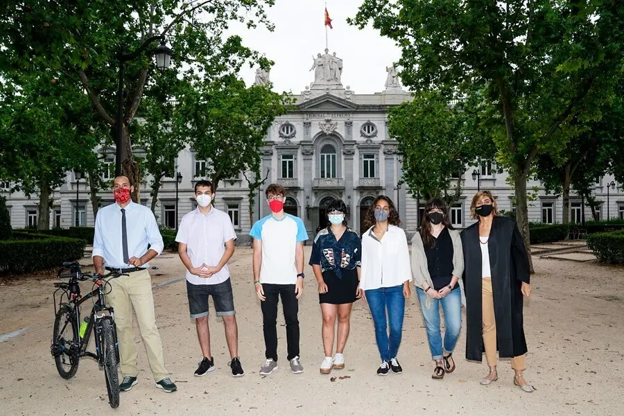 Archivo - Representantes de entidades ecologistas posan tras presentar una demanda clim&aacute;tica contra el Gobierno, a 17 de junio de 2021, en el Tribunal Supremo, Madrid, (Espa&ntilde;a).