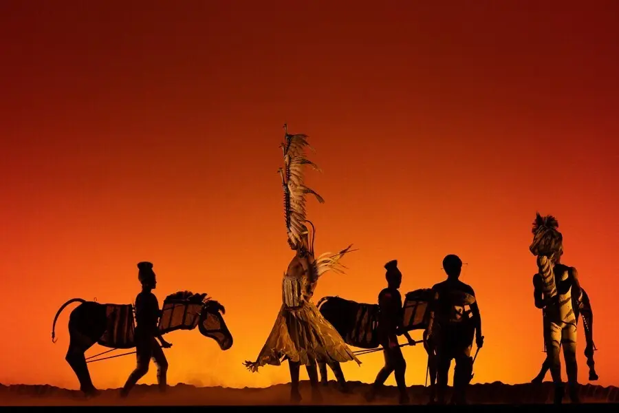 Varios artistas act&uacute;an en la primera representaci&oacute;n del musical &lsquo;El Rey Le&oacute;n&rsquo; para los medios de comunicaci&oacute;n antes de su vuelta oficial en el Teatro Lope de Vega, a 21 de septiembre de 2021, en Madrid, (Espa&ntilde;a). 