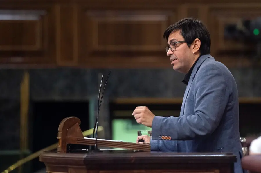 Archivo - El secretario primero del Congreso y diputado de ECP, Gerardo Pisarello, interviene en una sesi&oacute;n plenaria en el Congreso de los Diputados, a 20 de mayo de 2021, en Madrid, (Espa&ntilde;a). Durante esta sesi&oacute;n se debate, entre otras cuestiones, el real