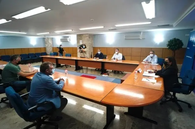 La presidenta del PP, Mar&iacute;a Jos&eacute; S&aacute;enz de Buruaga, se re&uacute;ne con el comit&eacute; de empresa de Forjas.