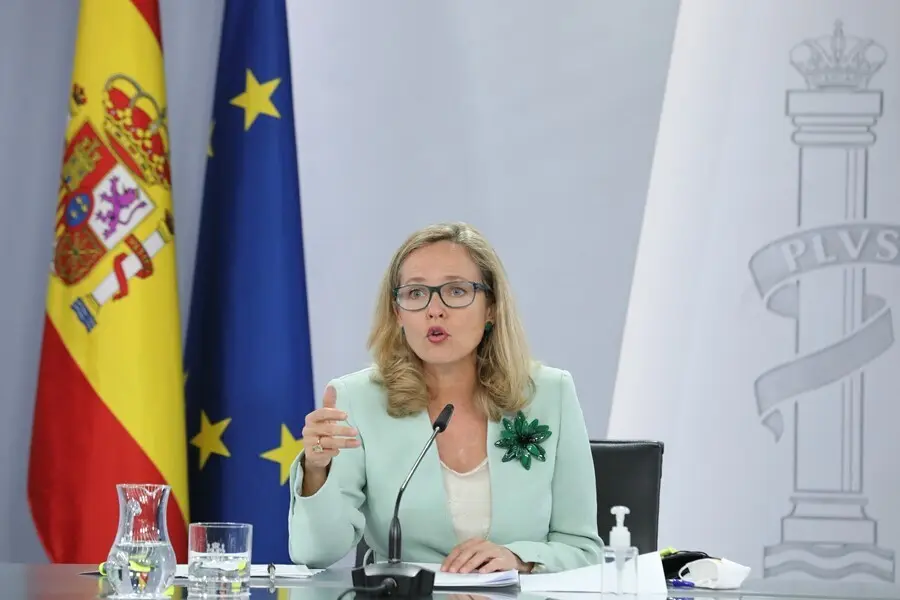 La vicepresidenta primera y ministra de Asuntos Econ&oacute;micos y Transformaci&oacute;n Digital, Nadia Calvi&ntilde;o, interviene en una rueda de prensa posterior a la reuni&oacute;n del Consejo de Ministros, a 21 de septiembre de 2021, en Madrid, (Espa&ntilde;a). Durante la comparecenci