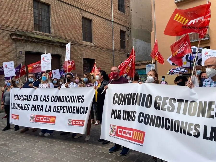 Concentraci&oacute;n para exigir una mejora en las condiciones laborales del sector de la dependencia