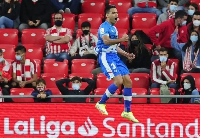 Radamel Falcao celebra el gol del triunfo del Rayo en San Mam&eacute;s