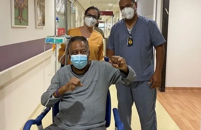 Archivo - Pel&eacute; avanza en su recuperaci&oacute;n