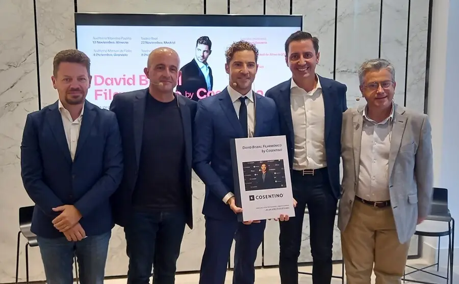 Jos&eacute; V&eacute;lez, Juan Cruz, David Bisbal, Eduardo Cosentino y  Santiago Alfonso en la presentaci&oacute;n del ciclo de conciertos de David Bisbal con la OCAL.