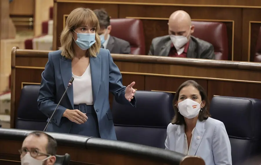 La ministra de Educaci&oacute;n y Formaci&oacute;n Profesional, Pilar Alegr&iacute;a, interviene en una sesi&oacute;n de control al Gobierno en el Congreso de los Diputados, a 22 de septiembre de 2021, en Madrid, (Espa&ntilde;a). Este pleno, marcado por la comparecencia de la ministra de H