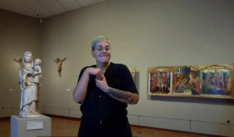 La historiadora del arte y gu&iacute;a sorda, Marta Pericas