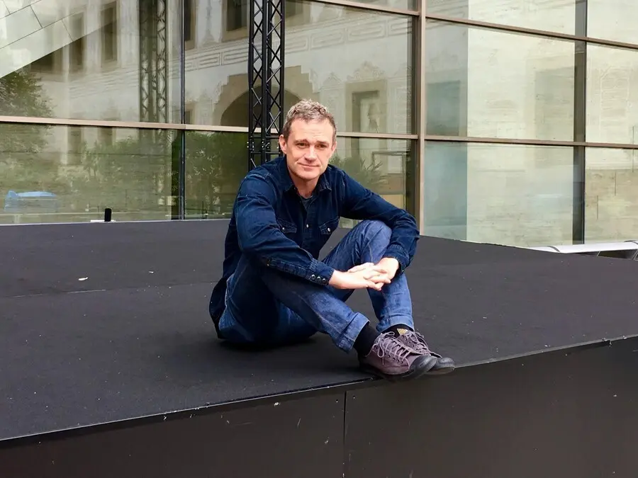 El escritor y periodista Patrick Radden Keefe en Barcelona para presentar 'El imperio del dolor'