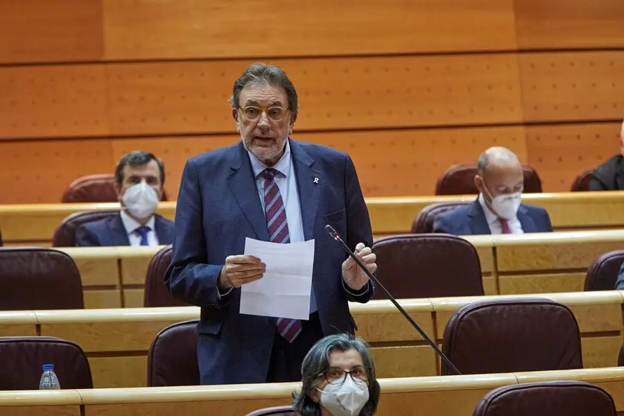 Archivo - El portavoz del grupo parlamentario nacionalista en el Senado, Josep Llu&iacute;s Cleries i Gonz&agrave;lez durante una sesi&oacute;n de control al Gobierno en el Senado, en Madrid (Espa&ntilde;a)