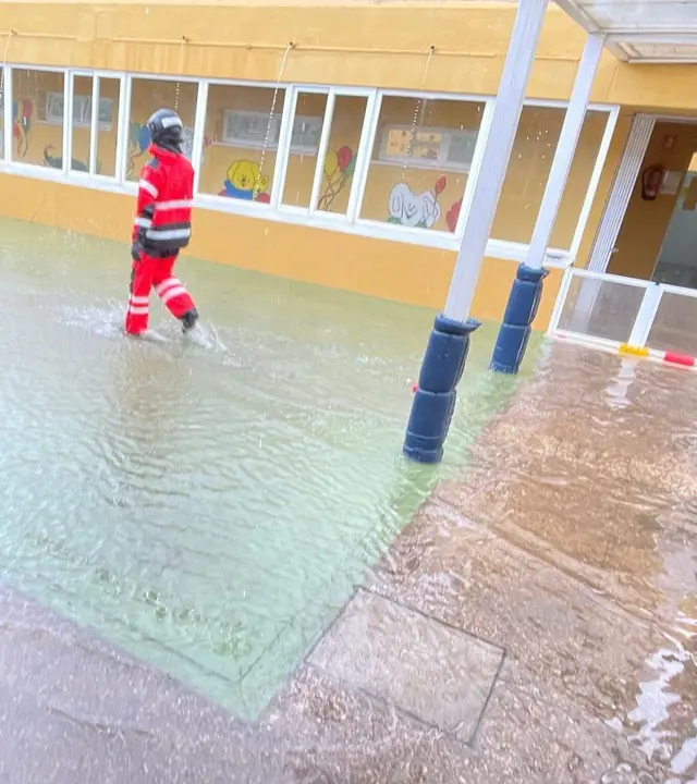 Imagen de una actuaci&oacute;n de los bomberos en Melilla por una tromba de agua