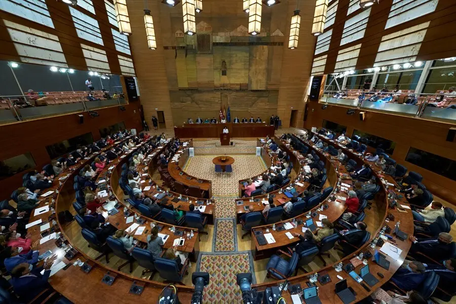 Archivo - La presidenta en funciones de la Comunidad de Madrid, Isabel D&iacute;az Ayuso, interviene en la segunda sesi&oacute;n del pleno de su investidura en la Asamblea de Madrid, a 18 de junio de 2021, en Madrid (Espa&ntilde;a). Los grupos parlamentarios de la oposici&oacute;n (