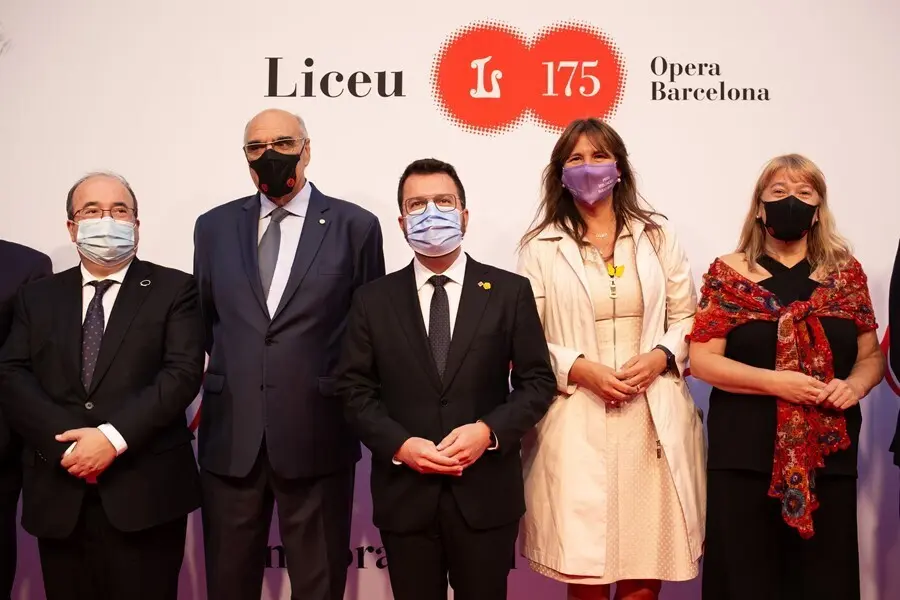 El ministro de Cultura, Miquel Iceta; el presidente de la Fundaci&oacute; del Gran Teatre del Liceu, Salvador Alemany; el presidente de la Generalitat, Pere Aragon&egrave;s; la presidenta del Parlament, Laura Borr&agrave;s; y la consellera de Cultura, Nat&agrave;lia Garriga