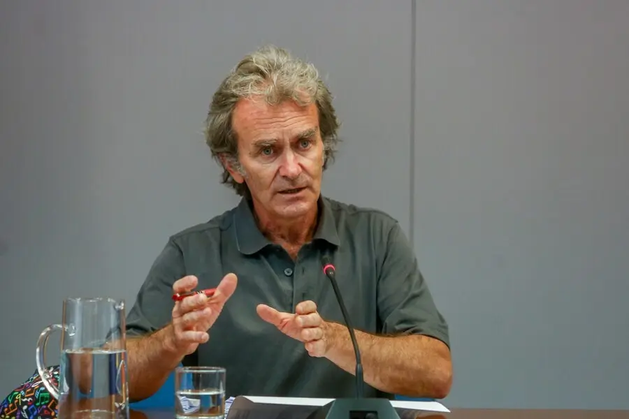 Archivo - El director del Centro de Coordinaci&oacute;n de Alertas y Emergencias Sanitarias, Fernando Sim&oacute;n