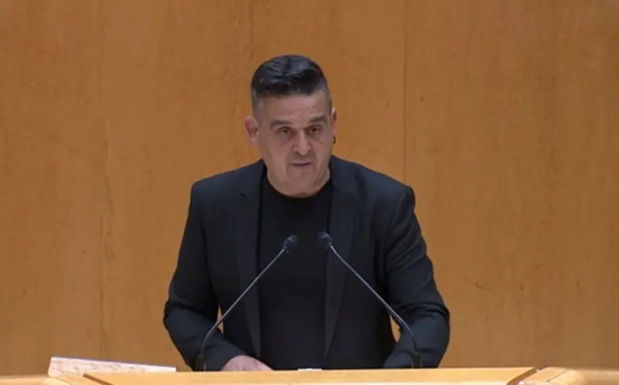 Archivo - El senador de Comprom&iacute;s Carles Mulet