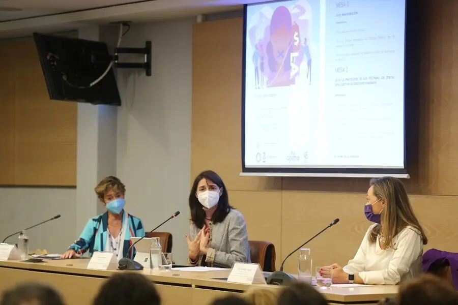 La presidenta del Consejo General de la Abogac&iacute;a Espa&ntilde;ola Victoria Ortega; la ministra de Justicia, Pilar Llop; y la delegada del Gobierno contra la Violencia de G&eacute;nero, Victoria Rosell