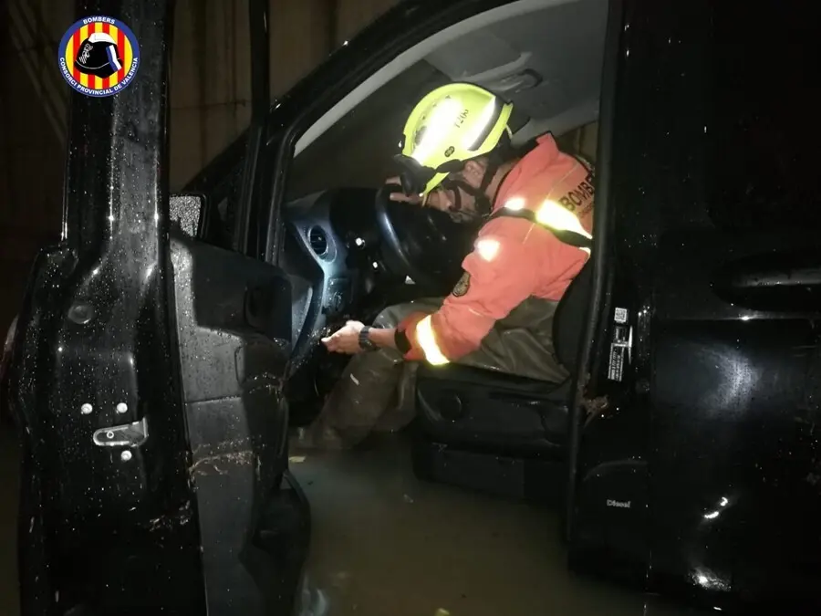 Un bombero en un servicio en X&agrave;tiva