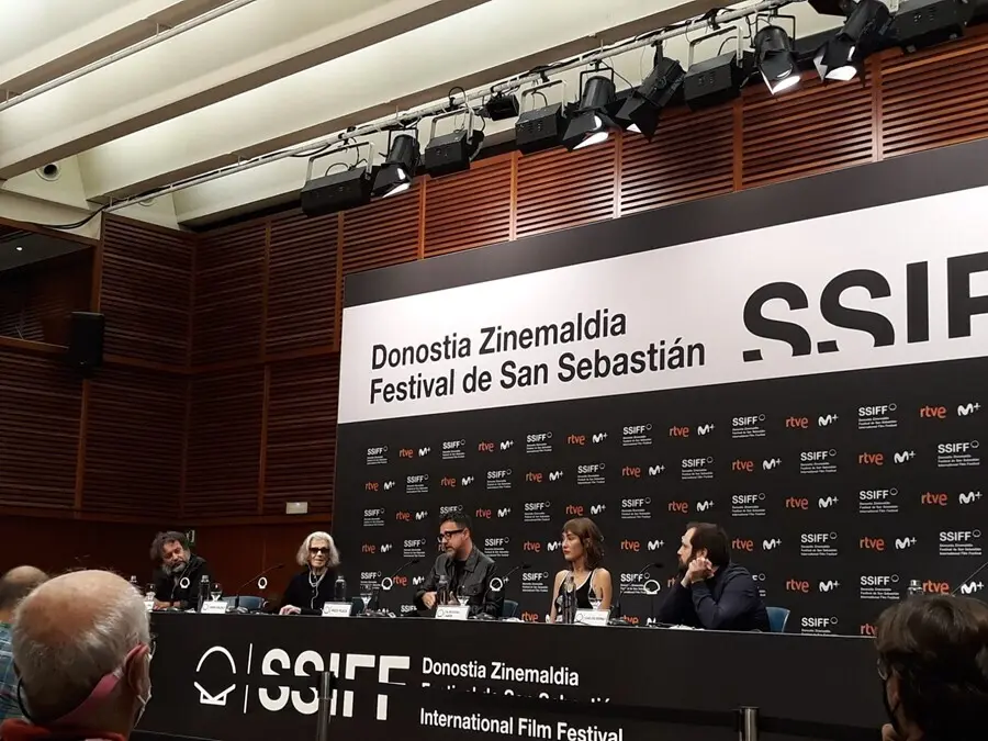 El equipo de la pel&iacute;cula 'La abuela', que compite en la Secci&oacute;n Oficial del Festival de San Sebasti&aacute;n