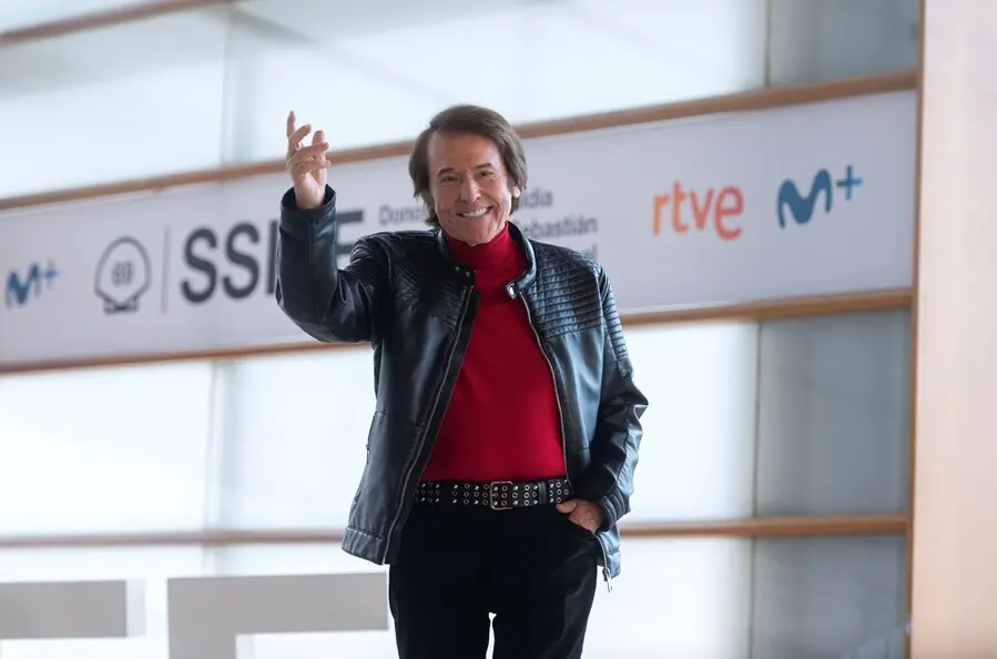 El cantante Raphael, en la presentaci&oacute;n de la serie documental 'Raphaelismo'.