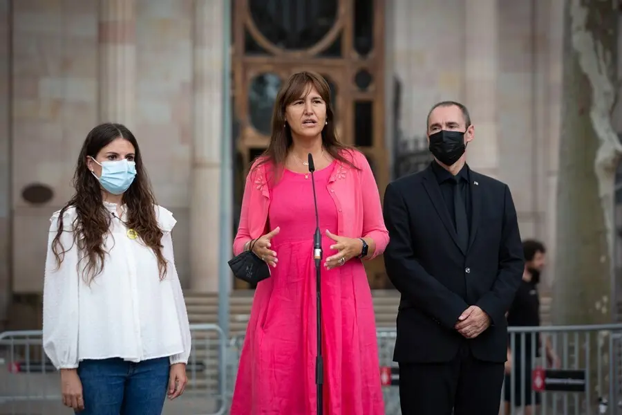 La presidenta del Parlament, Laura Borr&agrave;s, interviene ante los medios tras acompa&ntilde;ar al conseller de Empresa y Trabajo de la Generalitat para declarar por presunta desobediencia, a 15 de septiembre de 2021, en Barcelona, Catalu&ntilde;a, (Espa&ntilde;a). El conseller e