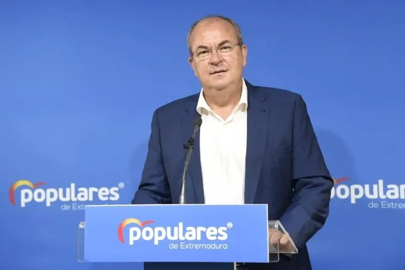Archivo - Imagen de archivo del presidente del PP de Extremadura, Jos&eacute; Antonio Monago, en una rueda de prensa