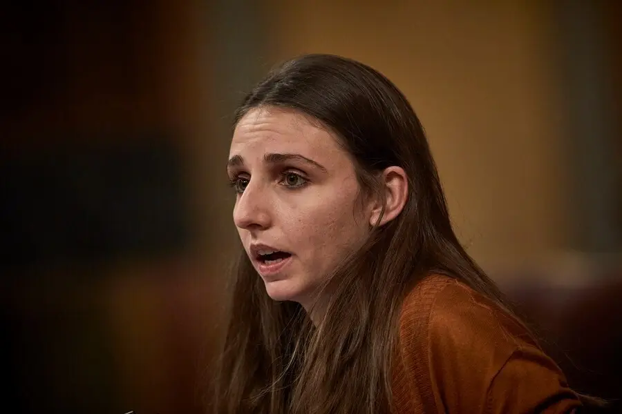 Archivo - La diputada de Unidad Podemos Luc&iacute;a Mu&ntilde;oz Dalda interviene durante una sesi&oacute;n plenaria en el Congreso