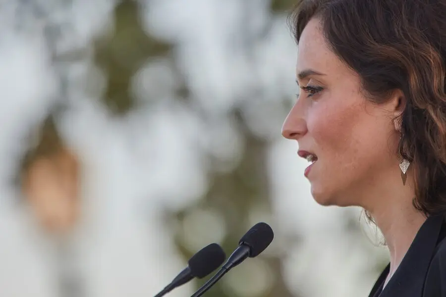 La presidenta de la Comunidad de Madrid, Isabel D&iacute;az Ayuso, inaugura la Casa de Aves del Palacio del Infante Don Luis, a 21 de septiembre de 2021, en Boadilla del Monte, Madrid, (Espa&ntilde;a). Conocida como "el gallinero del palacio", se trata de una construcc