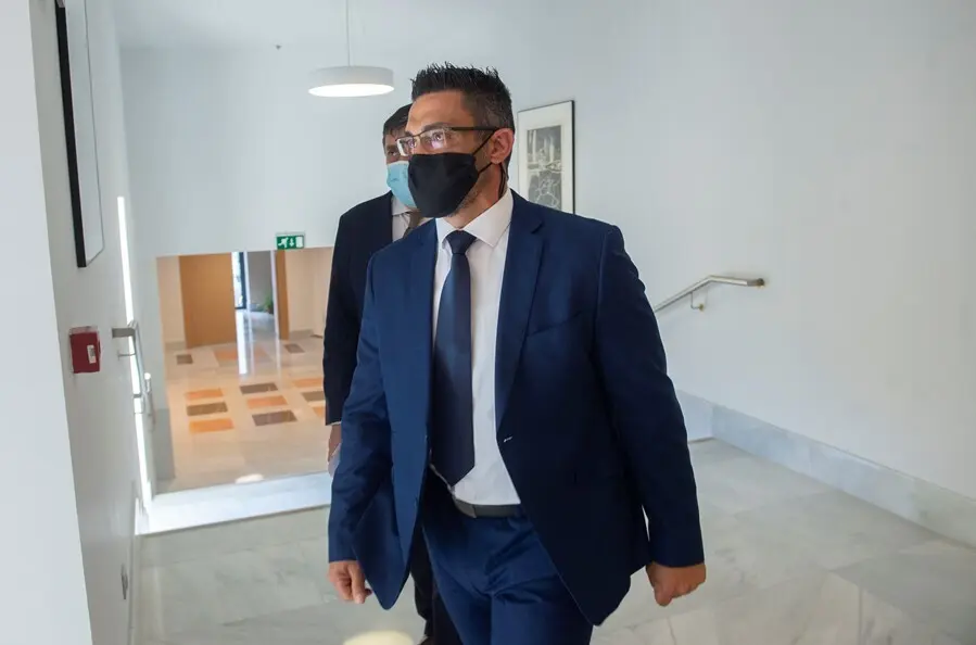 Archivo - El que fuera ch&oacute;fer del extesorero del PP Luis B&aacute;rcenas&rsquo;, Sergio R&iacute;os, se dirige a la Comisi&oacute;n de Investigaci&oacute;n en el Congreso el pasado mes de mayo