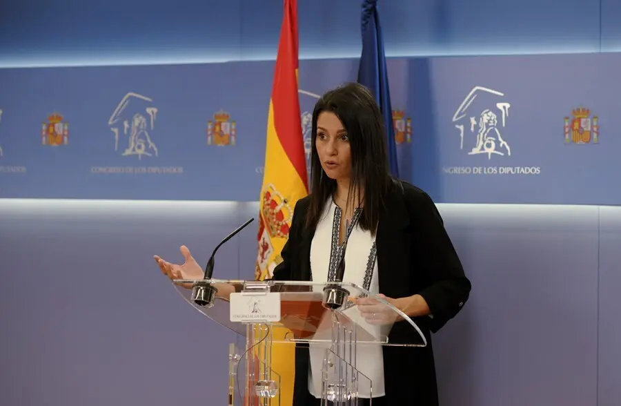 La l&iacute;der de Cs, In&eacute;s Arrimadas, en una rueda de prensa en el Congreso 