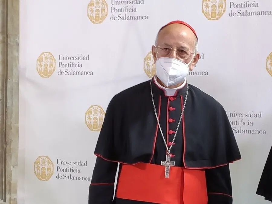 Ricardo Bl&aacute;zquez antes de atender a los medios en la UPSA.