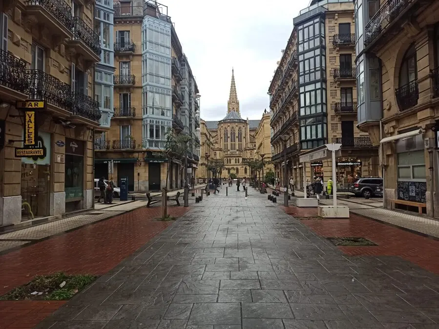 Archivo - Calle Reyes Cat&oacute;licos de San Sebasti&aacute;n