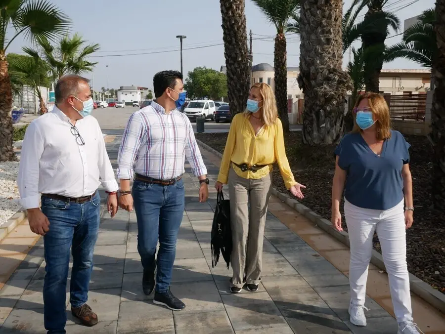 La vicesecretaria nacional de Organizaci&oacute;n del PP, Ana Beltr&aacute;n, con alcaldes, portavoces y concejales del PP de los municipios ribere&ntilde;os del Mar Menor