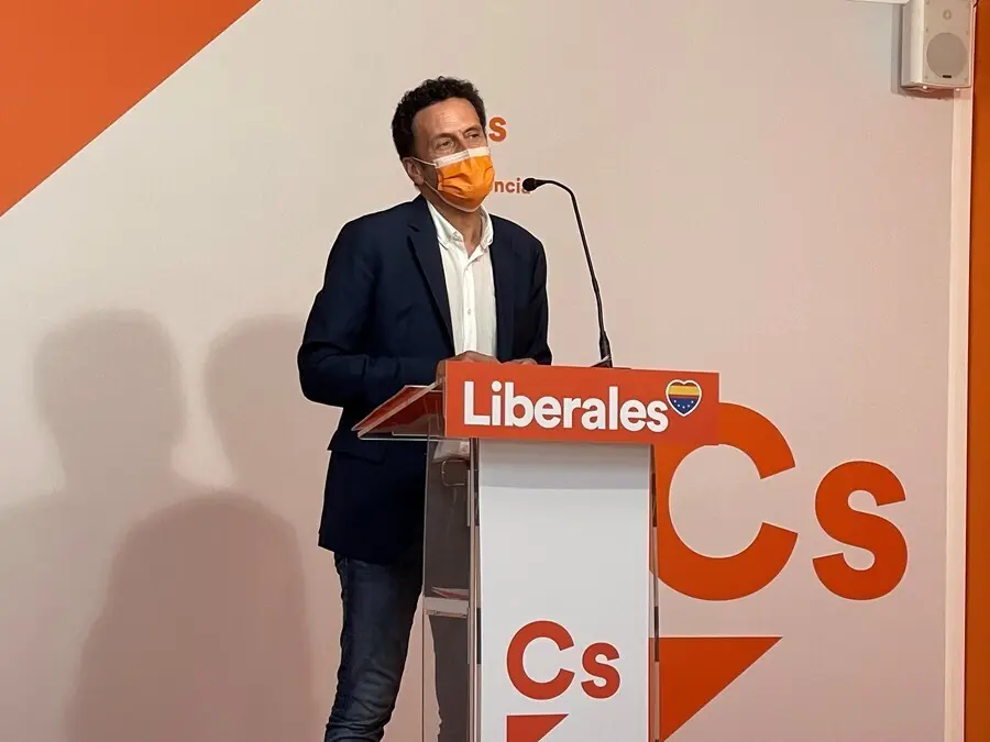 El portavoz nacional y vicesecretario general de Ciudadanos (Cs), Edmundo Bal, ofrece una rueda de prensa este s&aacute;bado en Val&egrave;ncia
